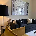 Luxurious - Exceptional Location In Center With Free P