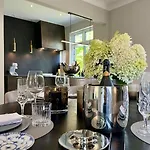 Luxurious - Exceptional Location In Center With Free P * Odense