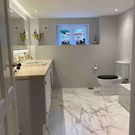 Luxury Villa - Exceptional Location In City Center With Free Parking וילה