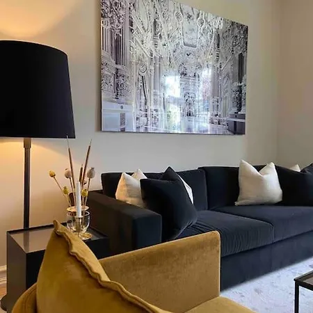 Luxury Villa - Exceptional Location In City Center With Free Parking
