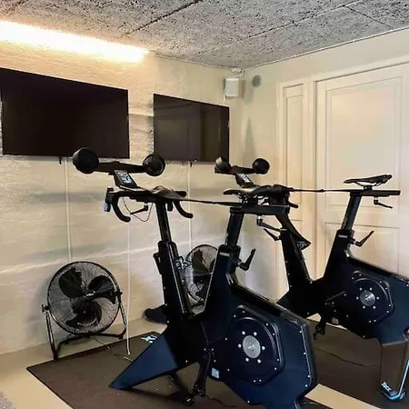 Luxurious - Exceptional Location In Center With Free P *