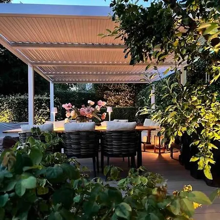 וילה Luxury Villa - Exceptional Location In City Center With Free Parking אודנזה