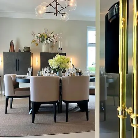 Luxurious - Exceptional Location In Center With Free P Villa Odense