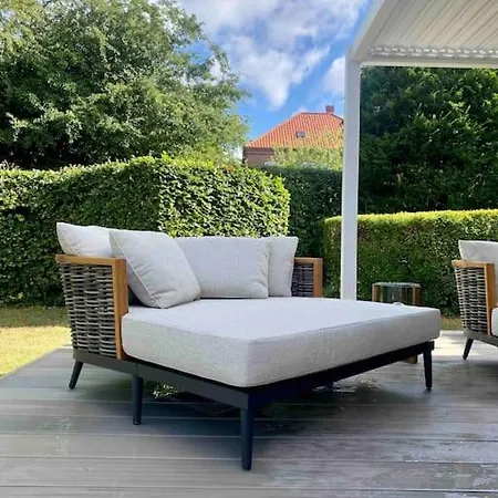 Luxurious - Exceptional Location In Center With Free P Villa Odense