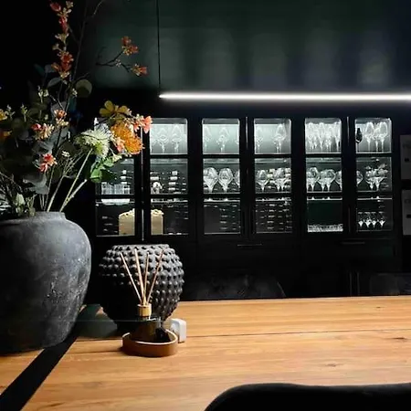 Luxury Villa - Exceptional Location In City Center With Free Parking אודנזה