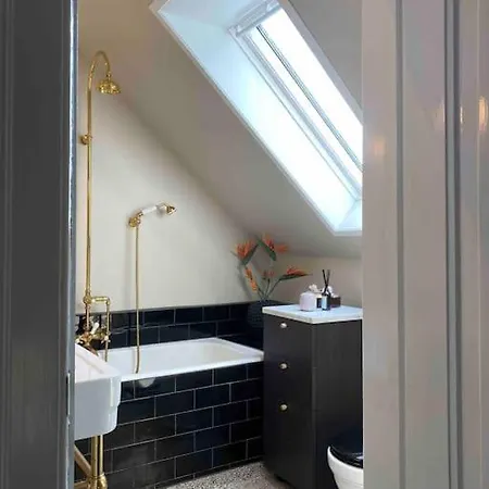 Luxury Villa - Exceptional Location In City Center With Free Parking